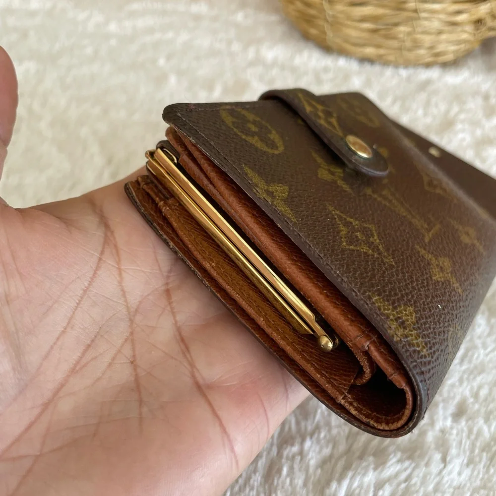 Louis Vuitton kisslock wallet.🤎🤎🤎🩷❤️🩷❤️ - Picture 5 of 16